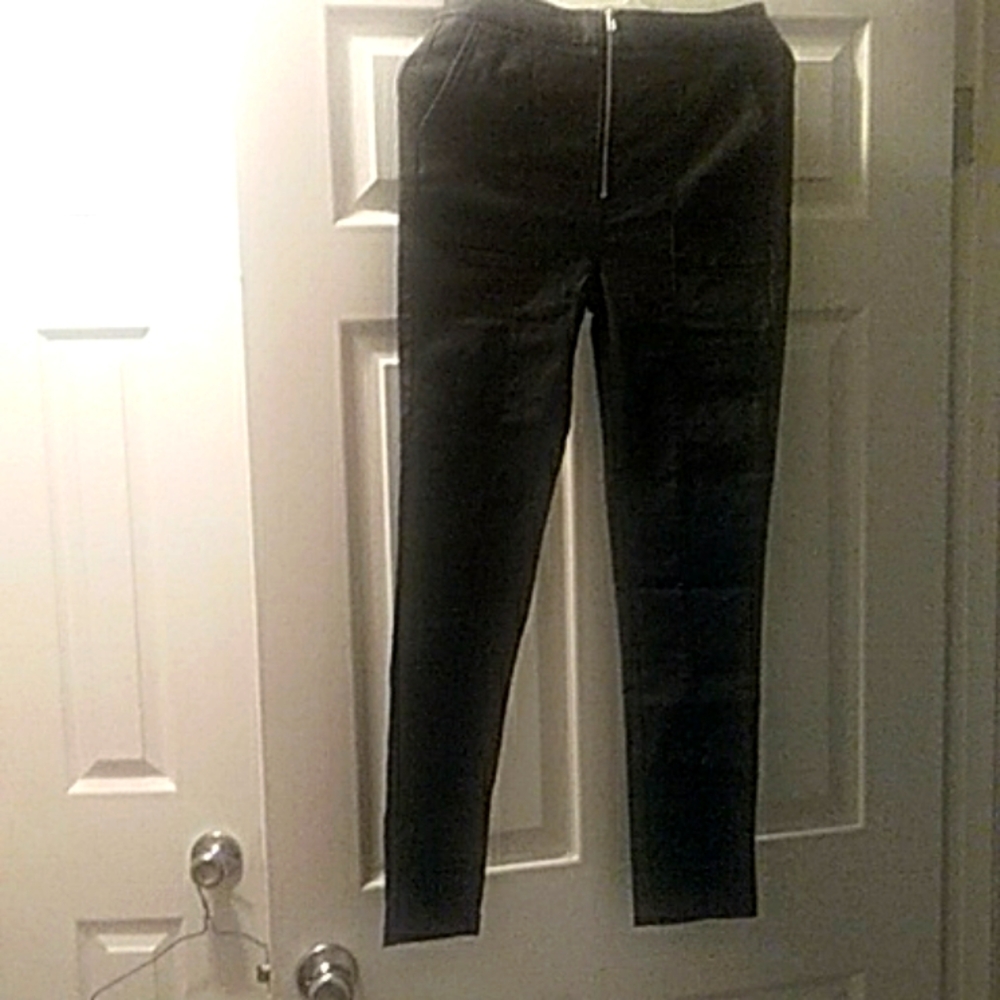 Black skinny pants